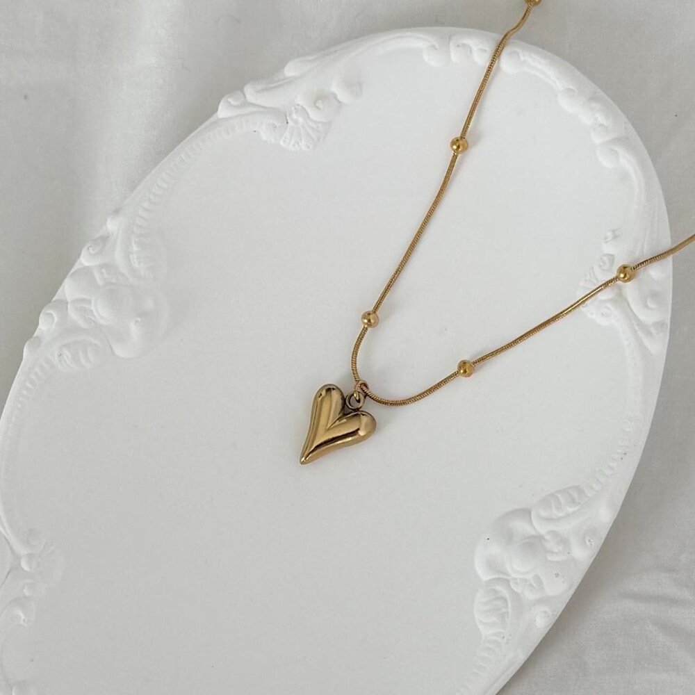 SKU0494 Retro Gold Heart Charm Women Casual Necklace Stainless steel + gift bag